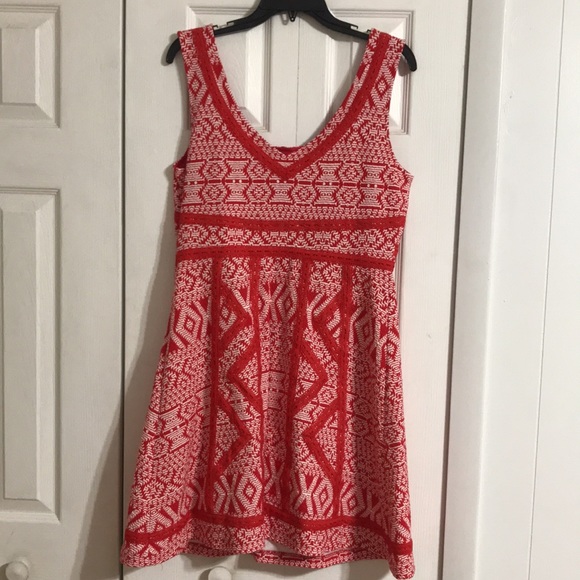 Anthropologie Mauve Emma Red And White Geometric Print Mini - Picture 5 of 9